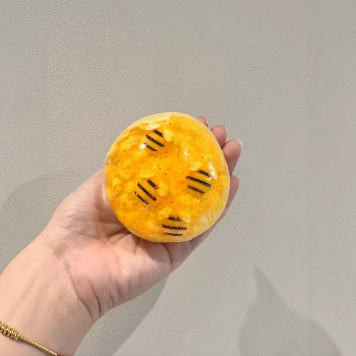 Crunchy Honey Jar Ball Squishy - Building Blocks 评论和价格